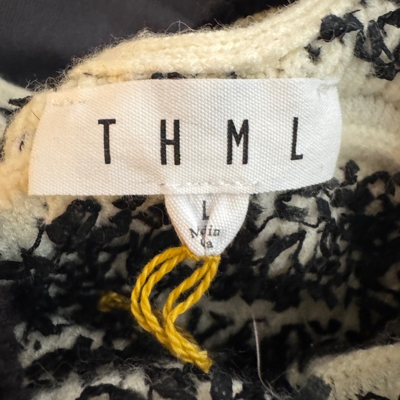 THML SLEEVELESS BLACK AND CREAM SWEATER SIZE L - Picture 5 of 5